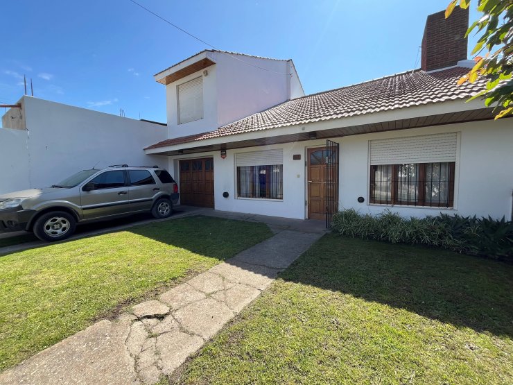VENTA Casa 4AMB Falkner 5900