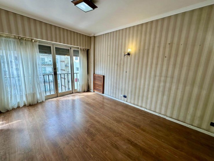 VENTA 3AMB c/dependencia Hipolito Yrigoyen 1300 4°